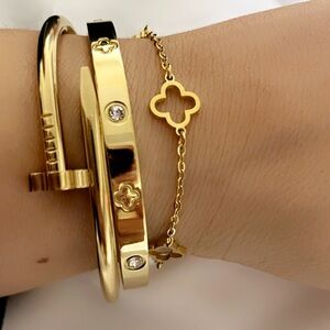 Gold Tone Bracelet Set with Clover Charm